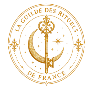Logo de La Guilde des Rituels de France représentant une clé dorée devant un croissant de lune